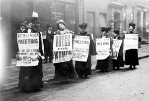 Manifestación de sufragistas a principios del XX